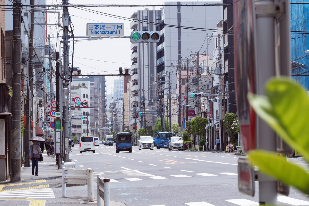 土手通りで浅草方面を望む。